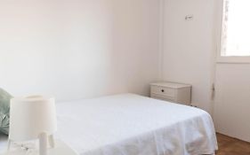 Apartamento Luminoso, Funcional Y Amplio En Zona Hospitalaria